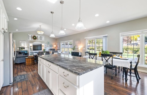 Mission Hills Casa | 2000 SQ FT Open Concept One Level - Gorgeous - 1 Mile to WATERPARK- FREE PASSES!