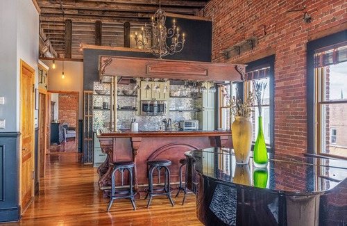 Brevard Condominio | 2000 sqft Historic Loft in Downtown Brevard - Near Waterfalls, Dining & More