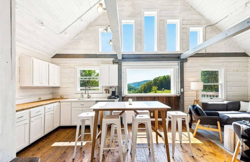 Woodstock Casa | 200ac, Views! 10min to Town | Scenic Ridge Retreat