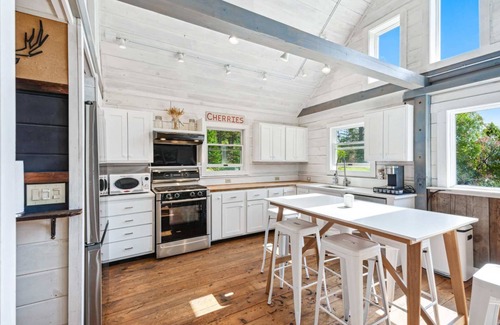 Woodstock Casa | 200ac, Views! 10min to Town | Scenic Ridge Retreat