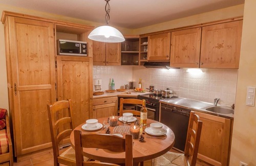 Lanslevillard Apartamento | 200m del centro estación, piscina, sauna, hammam, balcón, parking, tv, local para esquís, 30m²