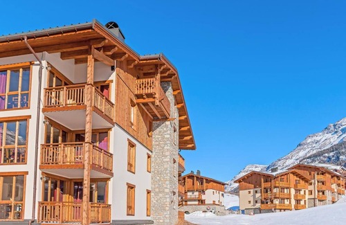 Lanslevillard Apartamento | 200m del centro estación, piscina, sauna, hammam, balcón, parking, tv, local para esquís, 40m²