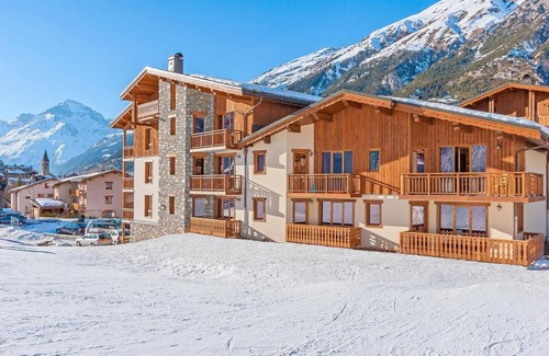 Lanslevillard Apartamento | 200m del centro estación, piscina, sauna, hammam, balcón, parking, tv, local para esquís, 40m²