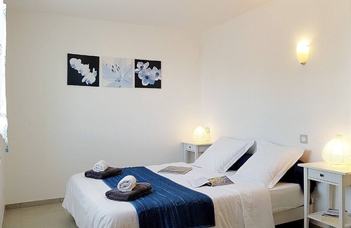 Fouras Villa | 200m from the ocean, villa "Madame" in residence with swimming pool ...: Les Thalassiles