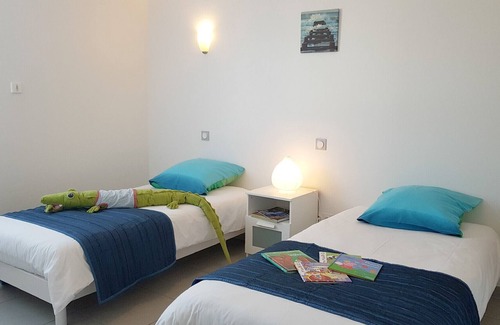 Fouras Villa | 200m from the ocean, villa "Madame" in residence with swimming pool ...: Les Thalassiles
