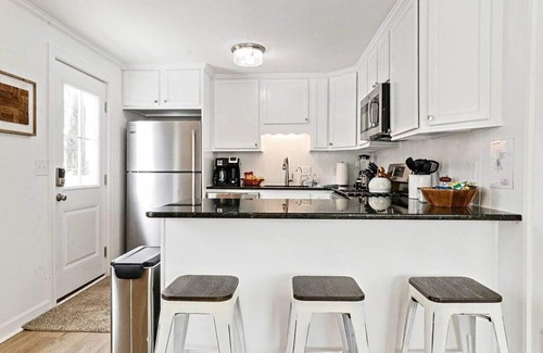 Northeast Virginia Beach Casa | 201 64th St · The Beach House on 64th