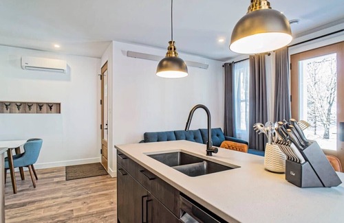 Bromont Apartamento | 201 Condo au rez de chaussée , au coeur de Bromont