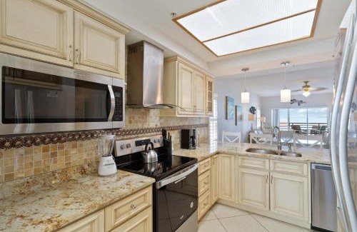 Madeira Beach Casa | 201 Crimson Condos