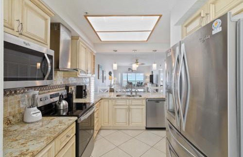 Madeira Beach Casa | 201 Crimson Condos