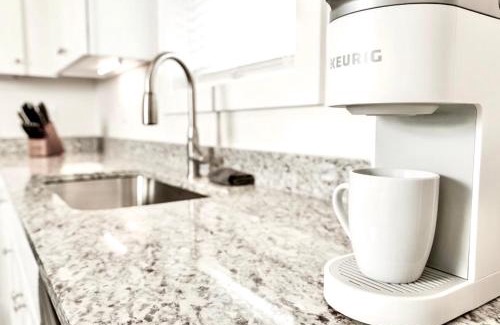 Surf City Apartamento | 201 King Pet Friendly, 2nd Floor Barefoot