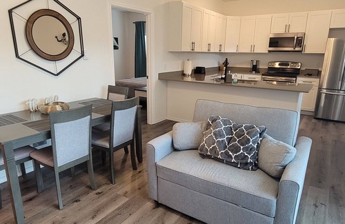 Monroe Apartamento | #201 New Cozy Monroe Condo near Evergreen State Fair!