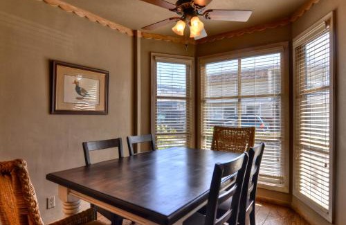 Balboa Island Casa | 201 Ruby