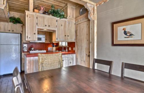 Balboa Island Casa | 201 Ruby