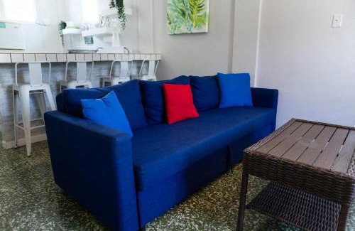 San Mateo Apartamento | 201-Vintage Modern Haven in the City, Near the Beach with Free Parking