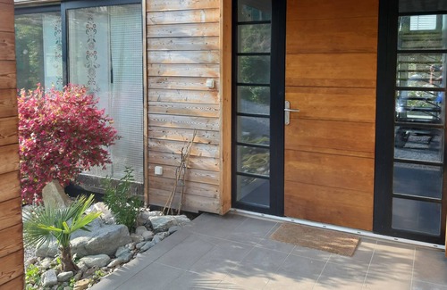Neuvecelle Casa | 2013 architect's villa with heated swimming pool, lake views, 100 m from the beaches