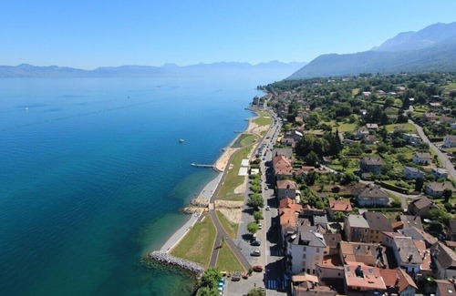 Neuvecelle Casa | 2013 architect's villa with heated swimming pool, lake views, 100 m from the beaches