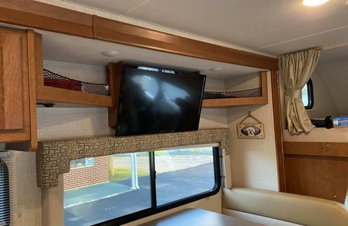 Broussard Casa | 2017 Winnebago Spirit 31G