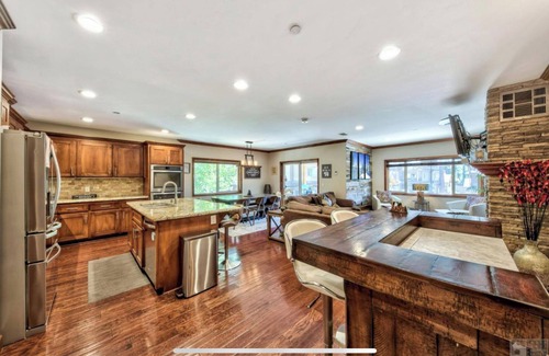 Tahoe Meadows Condominio | #202-cnvnt 3B3B fit 8P, 8 mins walk to heavenly