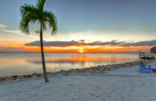 Rocky Point Apartamento | 202-Pool, WIFI, Close to BUCS STADIUM