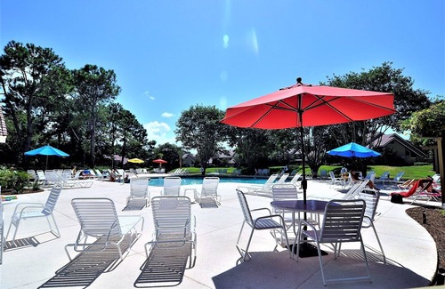 Sandestin Villa | 2022 6 PASSENGER GOLF CART Largest Beachwalk! 3bd/3ba. Sleeps 8, WITH LAKE VIEWS