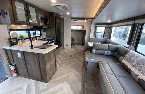 Larsen Alquiler De RV | New 2022 Glamper on Lake Poygan with boat slip