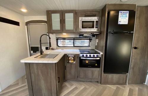 Larsen Alquiler De RV | New 2022 Glamper on Lake Poygan with boat slip