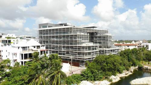 Zazil-ha Apartamento | 2022 Modern Condo Steps to the Ocean w/Hot Tub