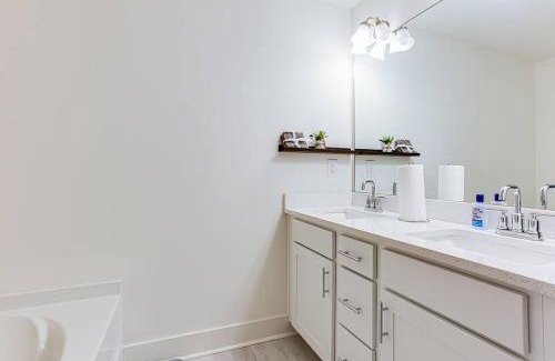 Redan Apartamento | 2022 quiet relaxing and secure town house near Atlanta