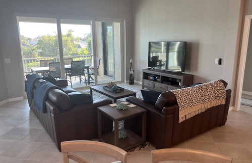 Gateway Condominio | 2023 NEW BUILD COACH Home at Gateway Paradise