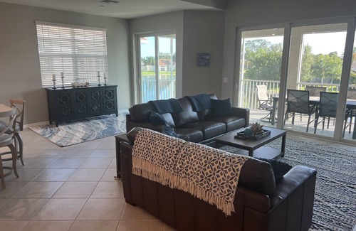 Gateway Condominio | 2023 NEW BUILD COACH Home at Gateway Paradise