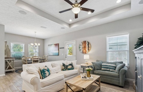 Laguna Beach Cabaña | 2023 Updates! - less than 3 min walk to beach! 2 king beds, bunk bed, STOCKED
