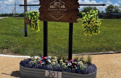 Olivehill Casa | 2024 Airstream Flying Cloud 30FB - Fishermans Hideaway Campsite Included