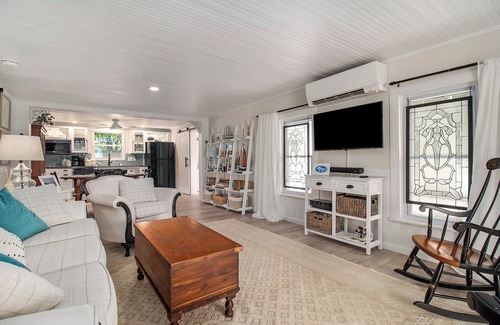 Manistee Cabaña | 2024 Remodel! Updated Cottage near Beach and Park