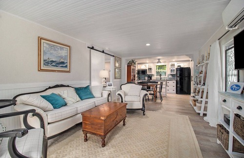 Manistee Cabaña | 2024 Remodel! Updated Cottage near Beach and Park