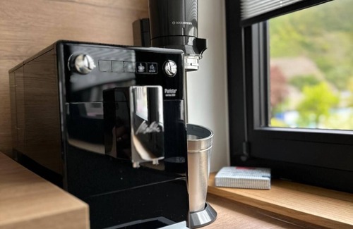 Ernst Apartamento | 2024 Renovierte, Moderne Ferienwohnung für 2 Personen mit Balkon