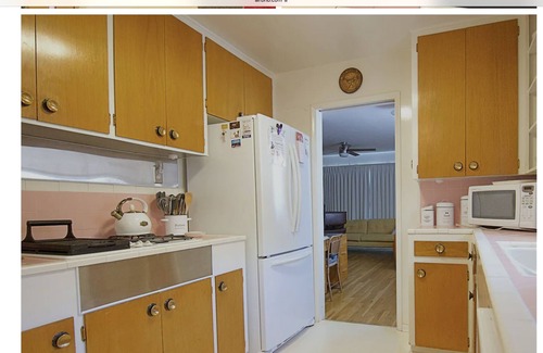 Bisbee Casa | 2 BD/1BA mid century home- king bed, AC, no steps, carport, max 28 night booking