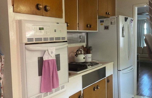 Bisbee Casa | 2 BD/1BA mid century home- king bed, AC, no steps, carport, max 28 night booking