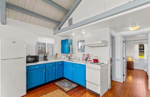 Eastham Cabaña | 2025 Foremast: Charming Cottage w/ Panoramic Town Cove Views, Pet Friendly!