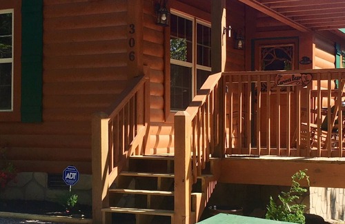 Gatlinburg - Pigeon Forge Cabina | Relájese y disfrute de The Curious Bear Cabin en Gatlinburg Private Perfect Location.