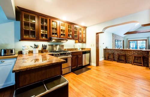 Harbert Cabaña | (4 Nt Min!) Harbert Home With Hot Tub & Close To Beach!