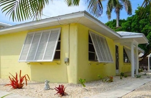 Bradenton Beach Condominio | 203 22nd St 2 Bedroom Home by Redawning