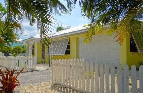 Bradenton Beach Condominio | 203 22nd St 2 Bedroom Home by Redawning
