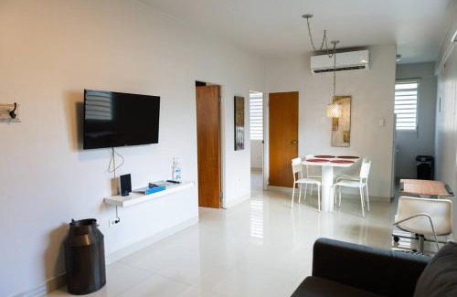 San Mateo Apartamento | 203-Tranquil Renovated Charm in the City, Near the Beach with Free parking