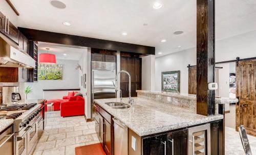 Highland Meadows Casa | 2030 Meadow Brook Lane Unit A