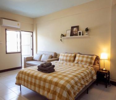 Phlabphla Apartamento | 204hideaway-Local Room with Street Food only 15 min walk to Skytrain