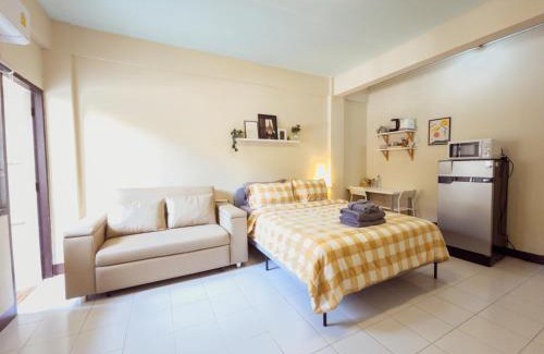 Phlabphla Apartamento | 204hideaway-Local Room with Street Food only 15 min walk to Skytrain