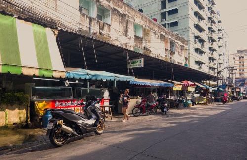 Phlabphla Apartamento | 204hideaway-Local Room with Street Food only 15 min walk to Skytrain