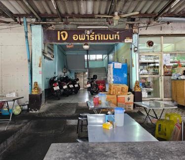 Phlabphla Apartamento | 204hideaway-Local Room with Street Food only 15 min walk to Skytrain