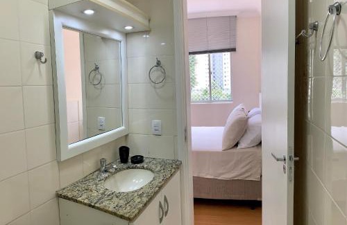 Bigorrilho Apartamento | 205- Apartamento 1 quarto suite, Encantador, amplo e decorado, mobiliario moderno, cozinha completa com utensílios , Excelente vista da cidade e localização privelegiada no bairro Bigorrilho ,