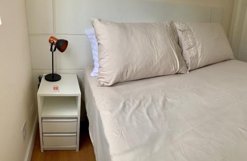 Bigorrilho Apartamento | 205- Apartamento 1 quarto suite, Encantador, amplo e decorado, mobiliario moderno, cozinha completa com utensílios , Excelente vista da cidade e localização privelegiada no bairro Bigorrilho ,